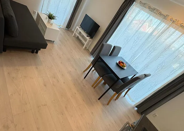 Lisas Apartment, Private New 2 Rooms With Big Windows, Share With Nobody