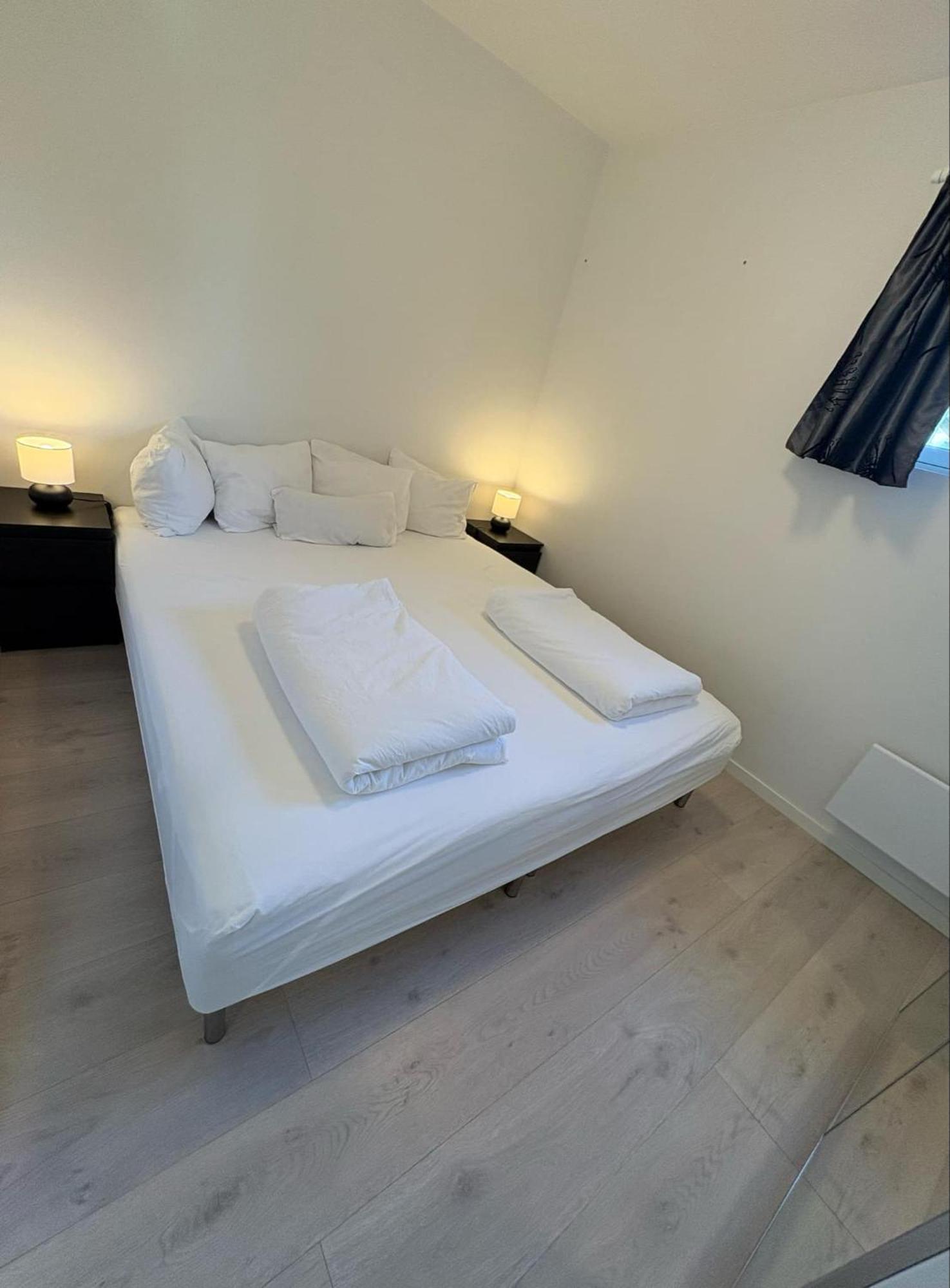 Lisas Apartment, Private New 1 Bedroom And 1 Living With Sofa Bed And Big Windows, Share With Nobody *